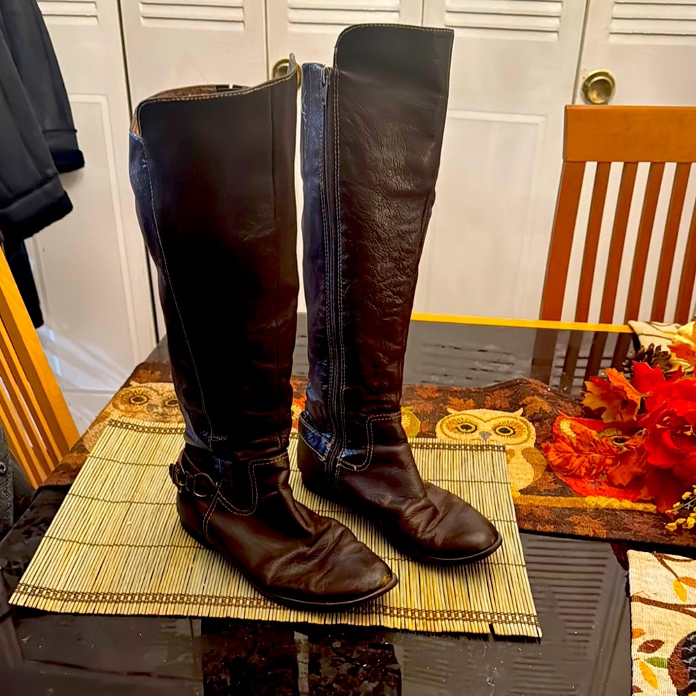 Soffe leather brown boots.